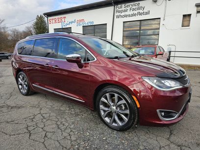Used 2019 Chrysler Pacifica Limited w/ Tire & Wheel Group