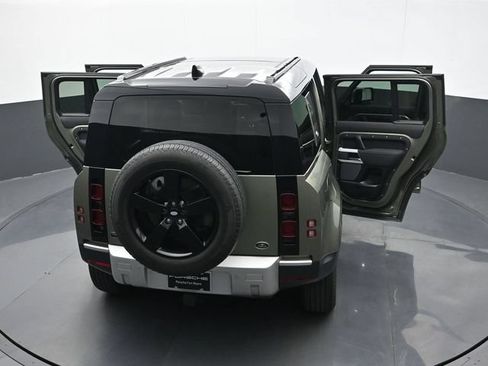 Used 2020 Land Rover Defender 110 HSE AWD/4WD image 25