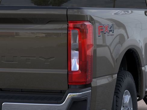 New 2026 Ford F250 XLT w/ FX4 Off-Road Package AWD/4WD image 39