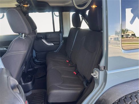 Used 2014 Jeep Wrangler Unlimited Sahara w/ Connectivity Group AWD/4WD image 13