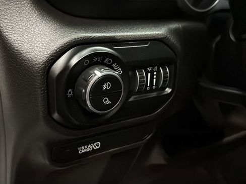 Used 2020 Jeep Gladiator Overland AWD/4WD image 23