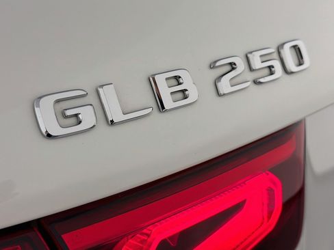 Certified 2023 Mercedes-Benz GLB 250 image 9