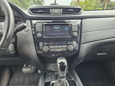 Used 2019 Nissan Rogue SV w/ Premium Package FWD image 19