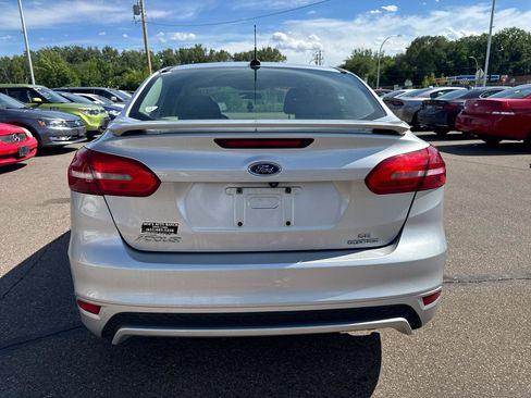 Used 2016 Ford Focus SE w/ SE Sport Package FWD image 6
