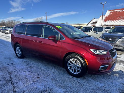 Used 2022 Chrysler Pacifica Touring-L image 2