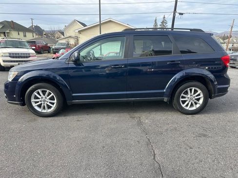 Used 2017 Dodge Journey SXT w/ Comfort/Convenience Group image 2