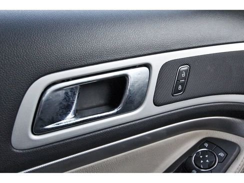 Used 2013 Ford Explorer XLT FWD image 21