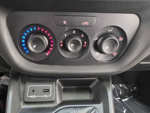 Used 2018 RAM ProMaster City Tradesman SLT FWD image 17