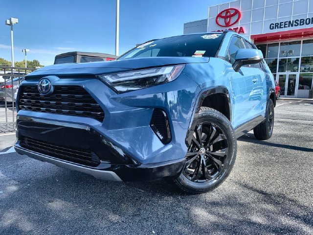 Used 2024 Toyota RAV4 SE w/ Convenience Package AWD/4WD image 4