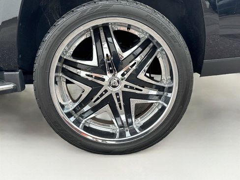 Used 2019 Cadillac Escalade Luxury AWD/4WD image 40