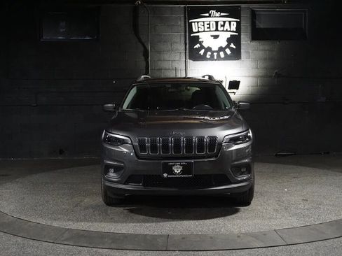 Used 2019 Jeep Cherokee Latitude Plus w/ Cold Weather Group AWD/4WD image 9