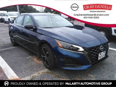 Used 2024 Nissan Altima 2.5 SR FWD image 1