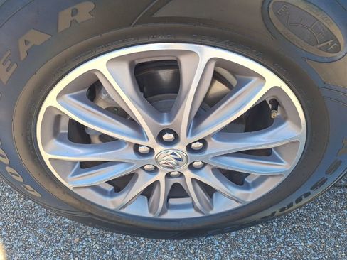 Certified 2024 Buick Enclave Premium image 22