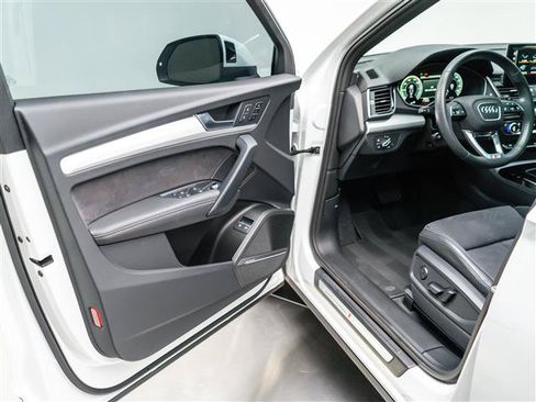 Used 2024 Audi Q5 e Premium Plus w/ Premium Plus Package AWD/4WD image 25