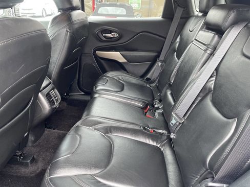 Used 2018 Jeep Cherokee Latitude w/ Altitude Package image 15