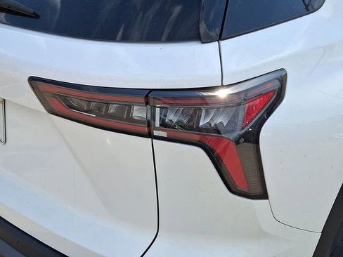 Used 2025 Chevrolet Equinox LT FWD image 23