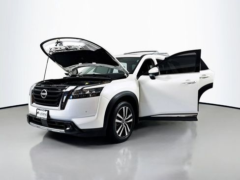 Used 2023 Nissan Pathfinder Platinum w/ Cargo Package image 19