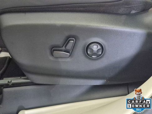 Used 2024 Chrysler Pacifica Touring-L FWD image 15
