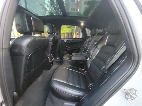 Used 2023 Porsche Macan image 23