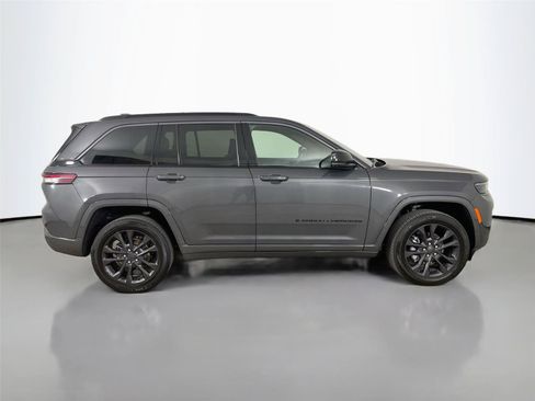 Used 2026 Jeep Grand Cherokee Limited AWD/4WD image 18