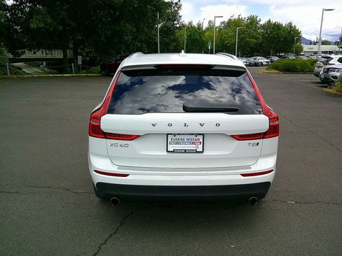 Used 2019 Volvo XC60 T5 Momentum w/ Premium Package AWD/4WD image 4