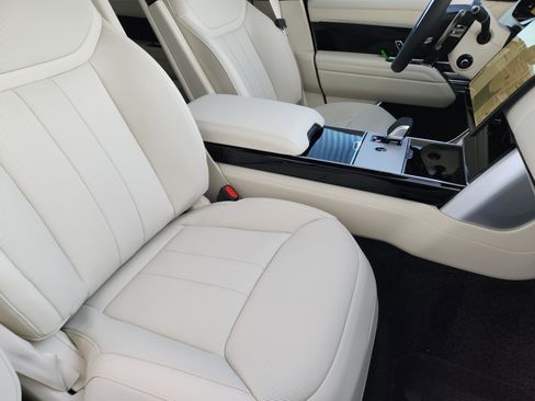 New 2025 Land Rover Range Rover Long Wheelbase SE image 14