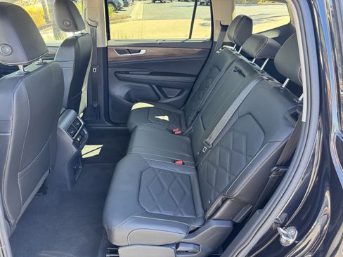 Used 2026 Volkswagen Atlas SE FWD image 32