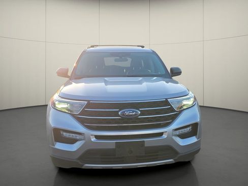 Used 2020 Ford Explorer XLT w/ Equipment Group 202A RWD image 2