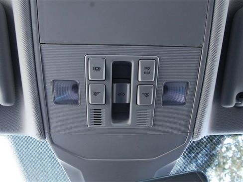 Certified 2025 Volkswagen Jetta SE image 21