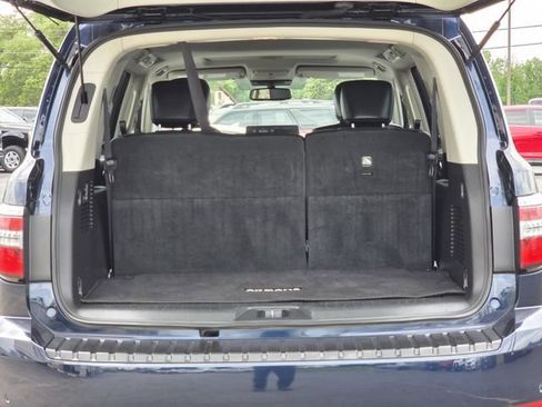 Used 2022 Nissan Armada SL w/ Captain's Chairs Package AWD/4WD image 9