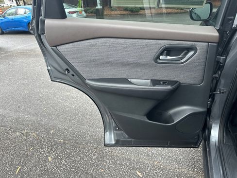 Used 2023 Nissan Rogue SV image 21