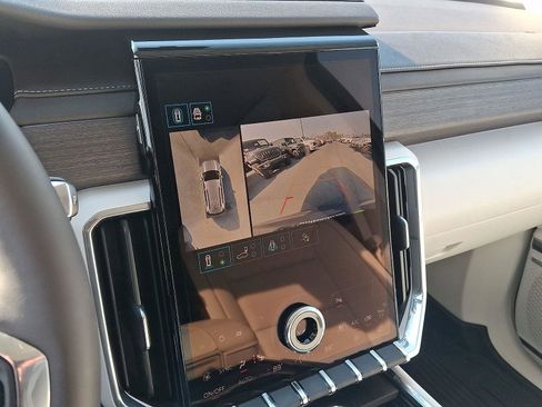 Used 2024 GMC Acadia Denali image 30