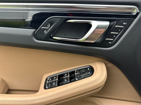 Certified 2020 Porsche Macan S AWD/4WD image 12