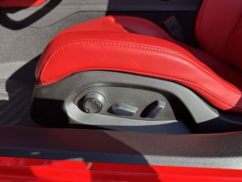 Used 2022 Chevrolet Corvette Stingray Premium Conv w/ Z51 Performance Package RWD image 17