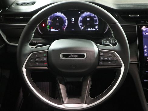 New 2025 Jeep Grand Cherokee L Limited image 18