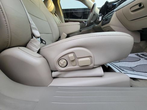 Used 2004 Cadillac De Ville DHS w/ Equipment Group image 27