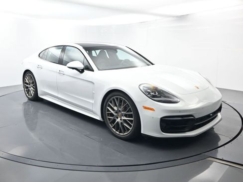 Certified 2023 Porsche Panamera Platinum Edition image 17