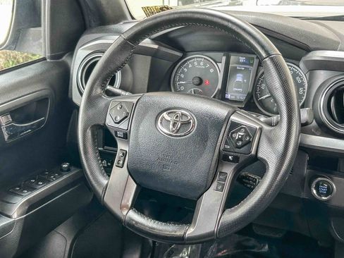 Used 2018 Toyota Tacoma TRD Sport w/ Technology Package RWD image 15