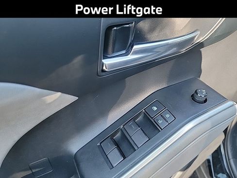 Used 2021 Toyota Highlander XLE image 10