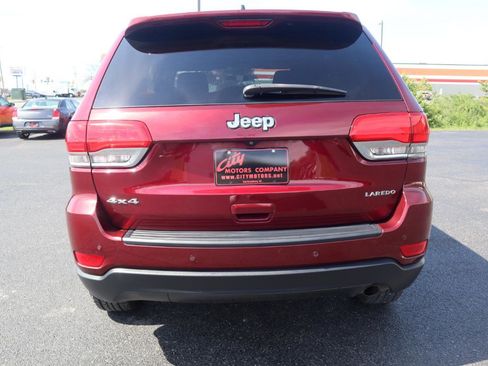 Used 2018 Jeep Grand Cherokee Laredo AWD/4WD image 27