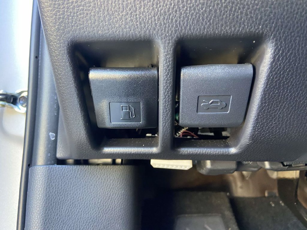 Used 2025 Toyota RAV4 LE FWD image 27