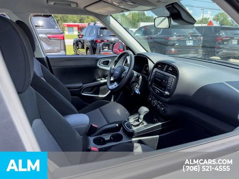 Used 2025 Kia Soul LX w/ LX Technology Package FWD image 16