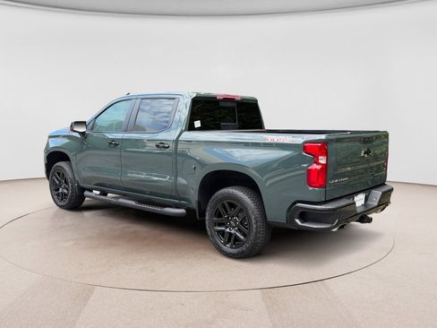 Used 2025 Chevrolet Silverado 1500 LT Trail Boss w/ Convenience Package II AWD/4WD image 3