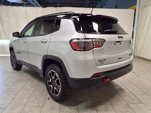 Used 2025 Jeep Compass Trailhawk AWD/4WD image 7