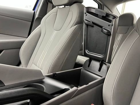 Used 2024 Hyundai Elantra SEL image 16