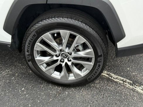 Used 2023 Toyota RAV4 XLE Premium image 9