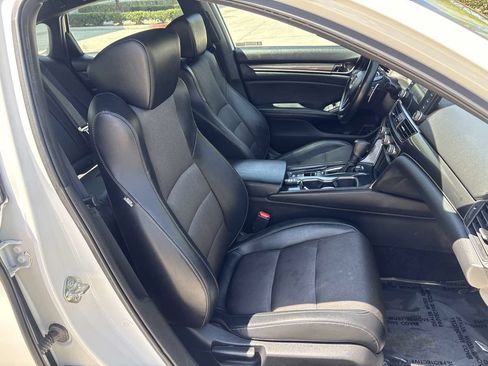 Used 2018 Honda Accord Sport image 16