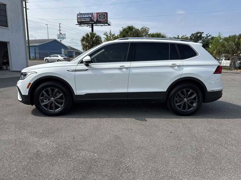 Used 2022 Volkswagen Tiguan SE FWD image 3
