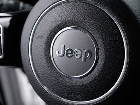 Used 2017 Jeep Wrangler Unlimited Sahara AWD/4WD image 19