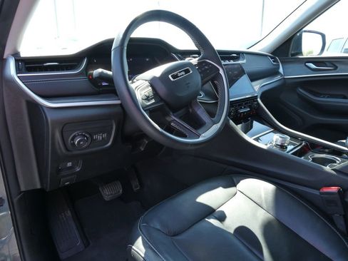 Used 2023 Jeep Grand Cherokee L Limited AWD/4WD image 22